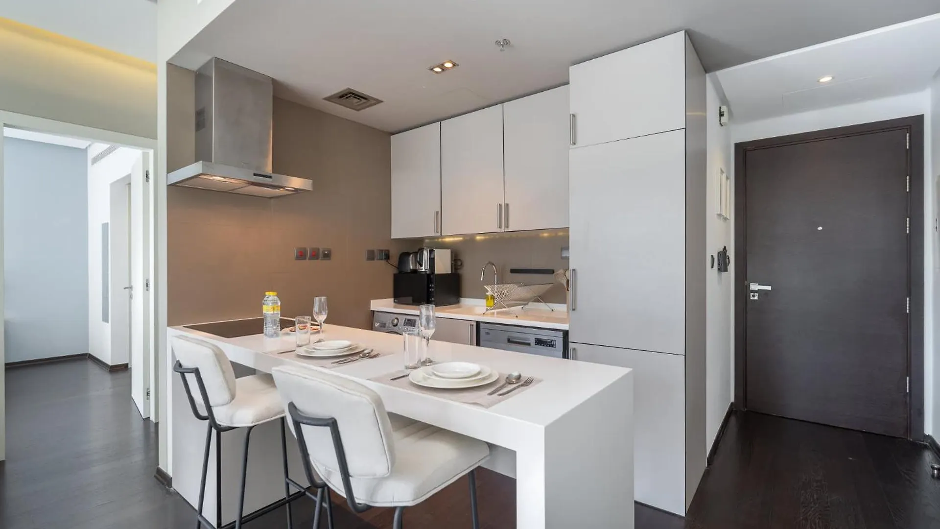 Warm 1-Bedroom Apartment At West Avenue Tower Near Marina Beach! Dubai