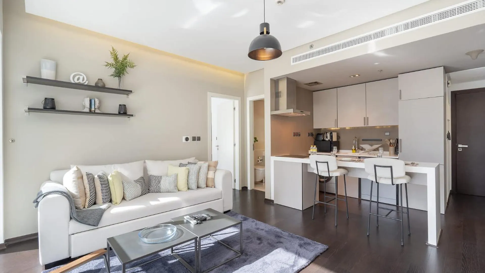 Warm 1-Bedroom Apartment At West Avenue Tower Near Marina Beach! Dubai