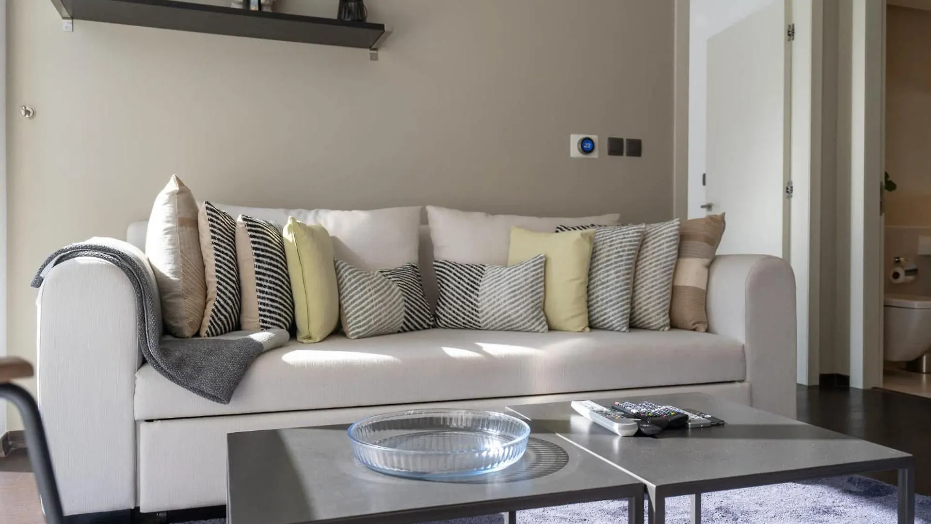 Warm 1-Bedroom Apartment At West Avenue Tower Near Marina Beach! Dubai