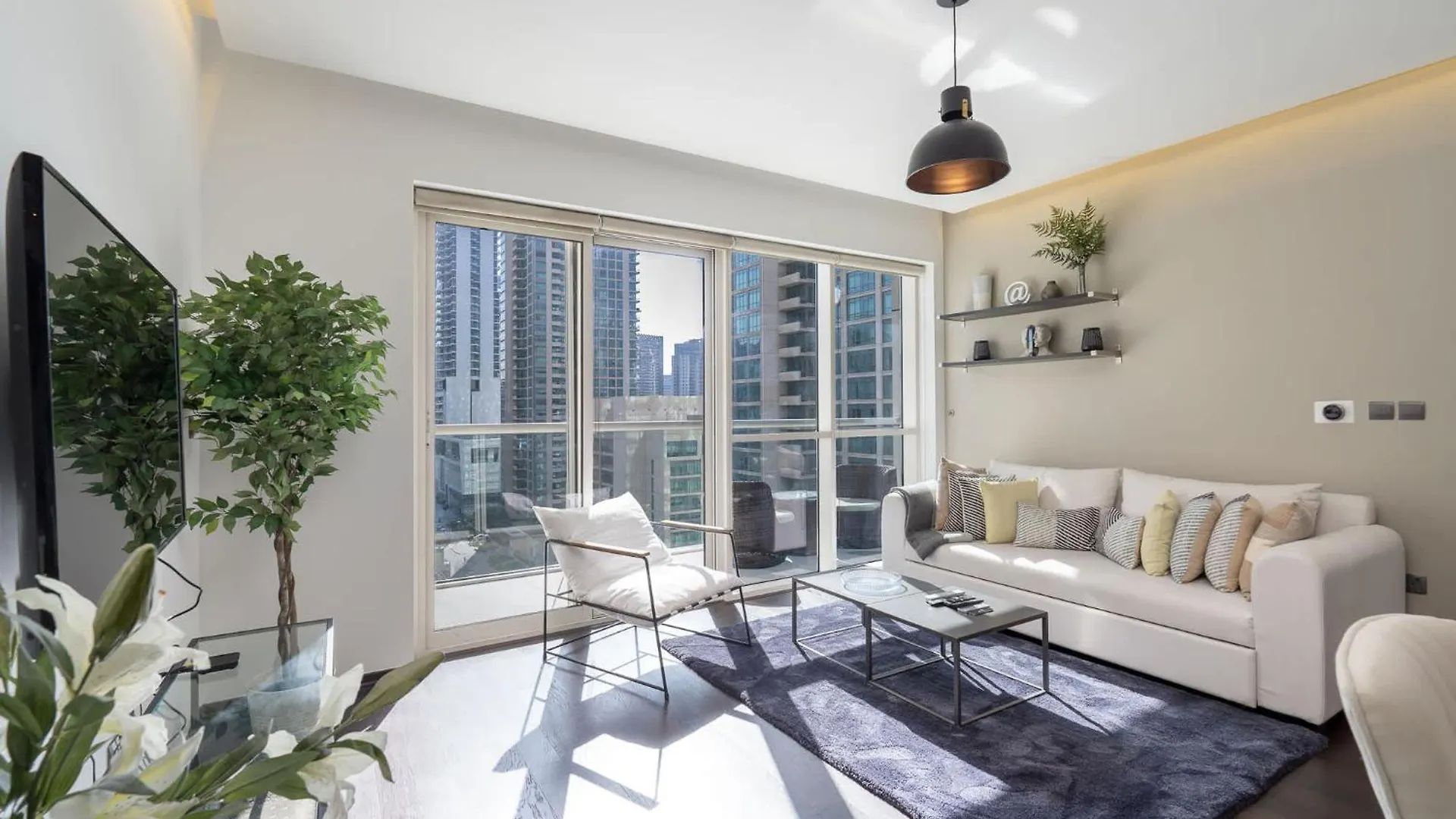 Warm 1-Bedroom Apartment At West Avenue Tower Near Marina Beach! Dubai