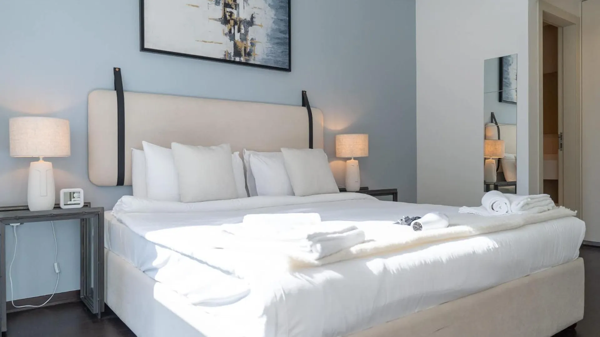 Warm 1-Bedroom Apartment At West Avenue Tower Near Marina Beach! Dubaj