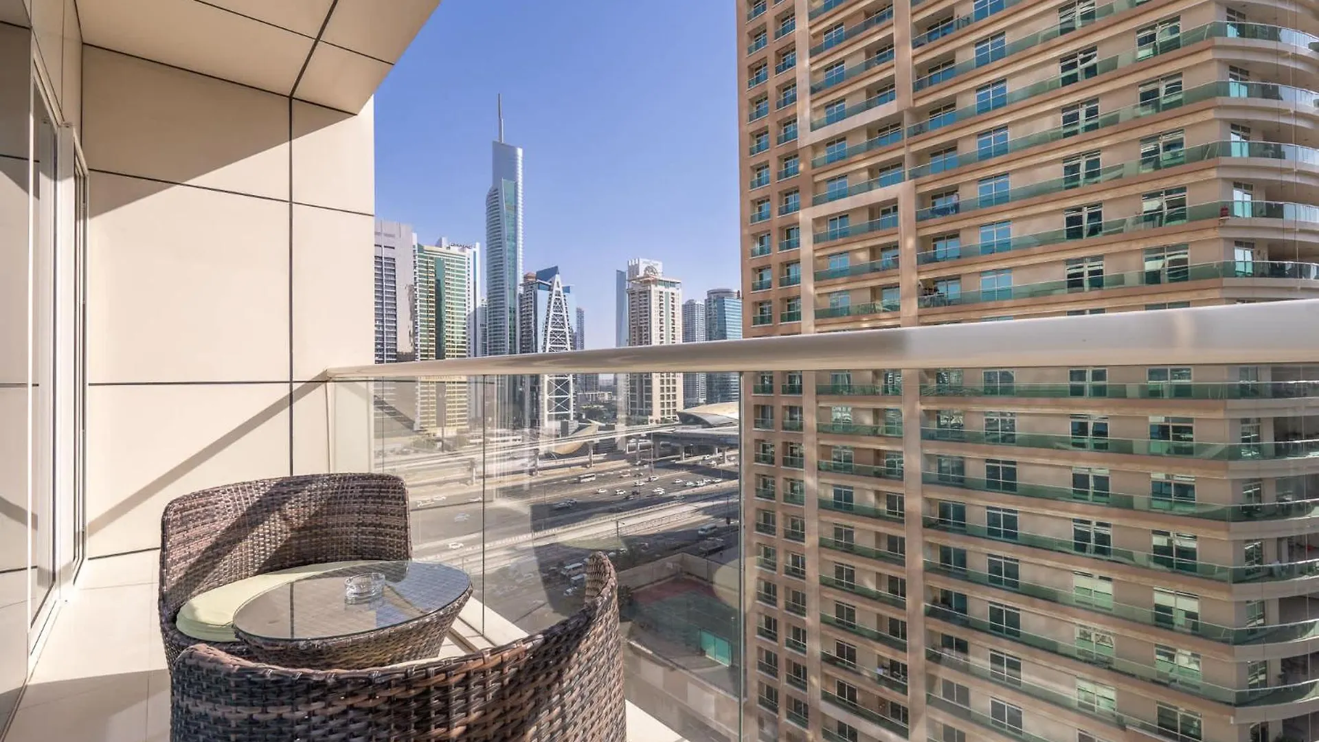 Warm 1-Bedroom Apartment At West Avenue Tower Near Marina Beach! Dubaj 0*,  Spojené arabské emiráty